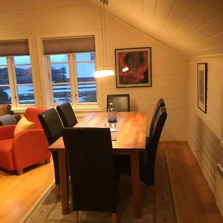 Svinoya, Hyggelig Lägenhet